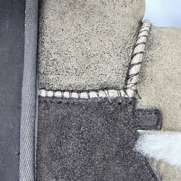 UGG Australia Boots Bailey Button Sheepskin Shearling Winter 5838 Size 9 Women’s - Picture 3 of 12